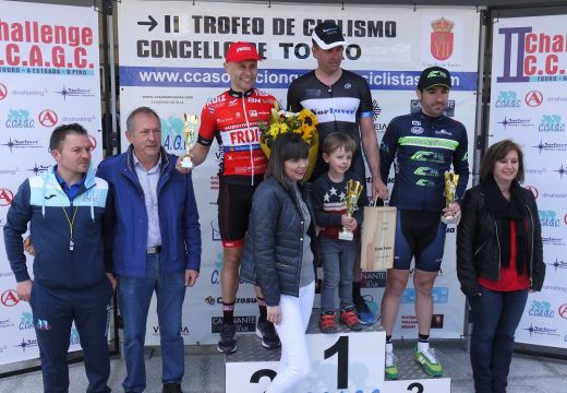 Rubén Fernández Oliveira, do equipo Norinver, gañador en Touro dun esixente ‘II Trofeo de Ciclismo Camiño do Holandés’ no que participaron 140 corredores de Galicia, Portugal e Asturias